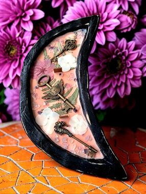 Hand Crafted , Wicked Worthy Wax, Gate Keys wooden moon candle